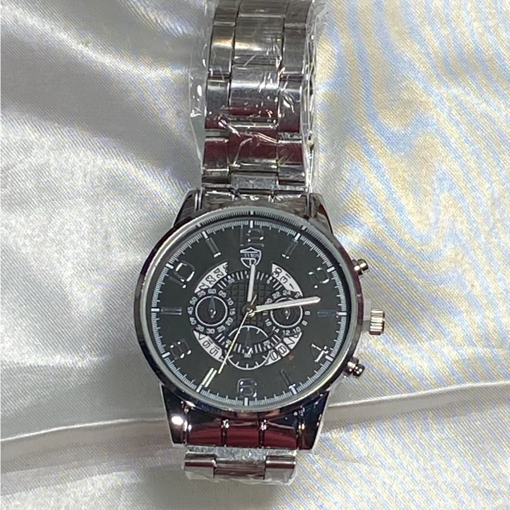 Stylish Black and Silver style Men's Watch